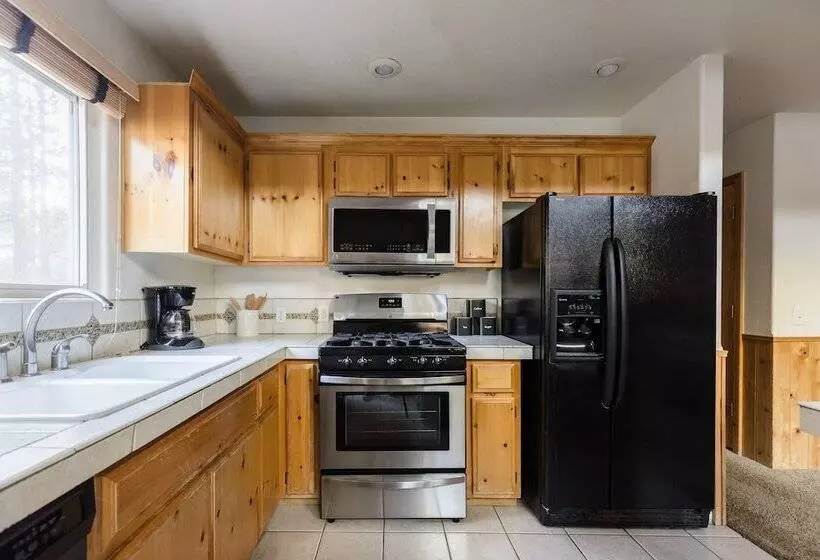Jumper & Jackhorn By Avantstay 2 Cabin Buyout 6 Br W/ Hot Tub