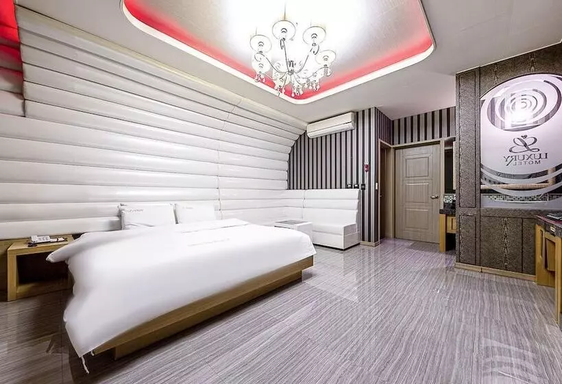 مُتل Gwangju Sangmu Luxury
