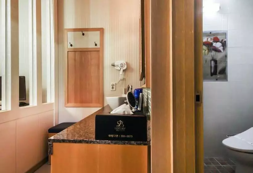 مُتل Gwangju Sangmu Luxury