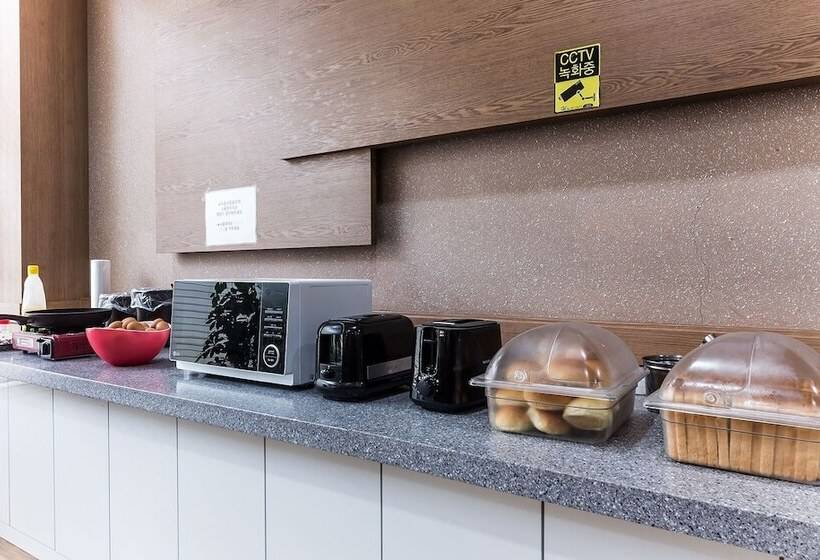 汽车旅馆 Paju Hwasumok