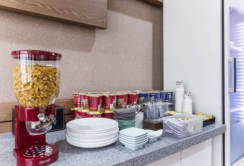 汽车旅馆 Paju Hwasumok