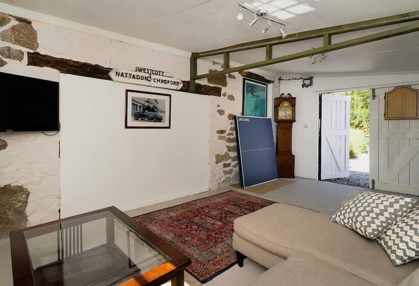 Weeke Brook Quintessential Thatched Luxury Devon Cottage