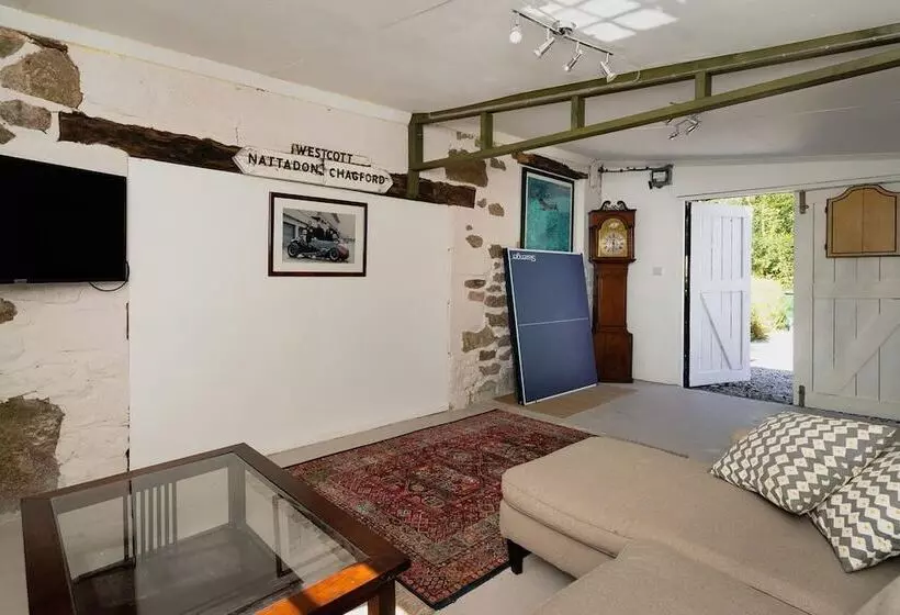 Weeke Brook   Quintessential Thatched Luxury Devon Cottage