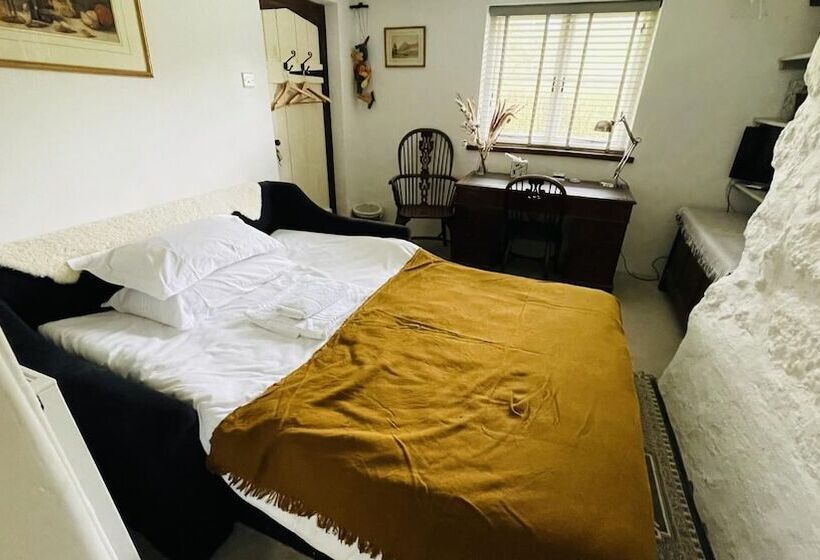 Weeke Brook Quintessential Thatched Luxury Devon Cottage