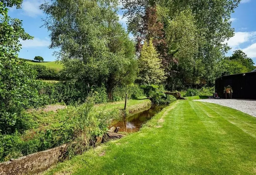 Weeke Brook   Quintessential Thatched Luxury Devon Cottage