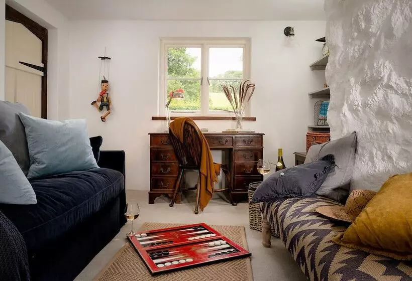 Weeke Brook   Quintessential Thatched Luxury Devon Cottage