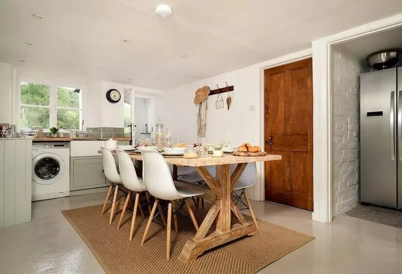 Weeke Brook   Quintessential Thatched Luxury Devon Cottage