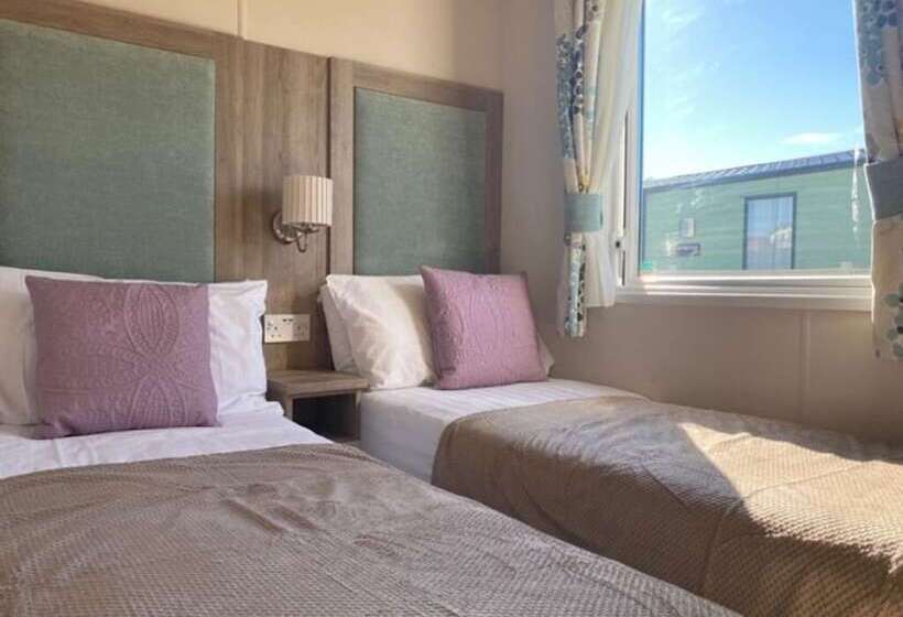 Bay View 37 Oceans Edge By Prl Lodge Hire