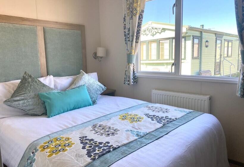 Bay View 37 Oceans Edge By Prl Lodge Hire