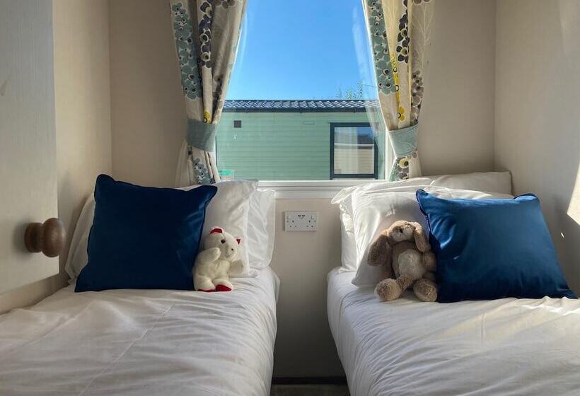 Bay View 37 Oceans Edge By Prl Lodge Hire