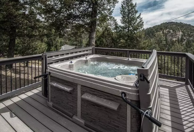 Breakaway Cabin