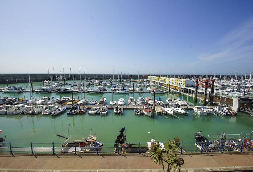 Britannia Harbour View Parking By Brighton Holiday Lets