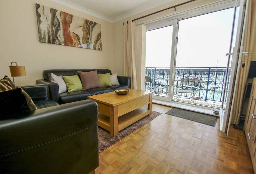 Britannia Harbour View Parking By Brighton Holiday Lets