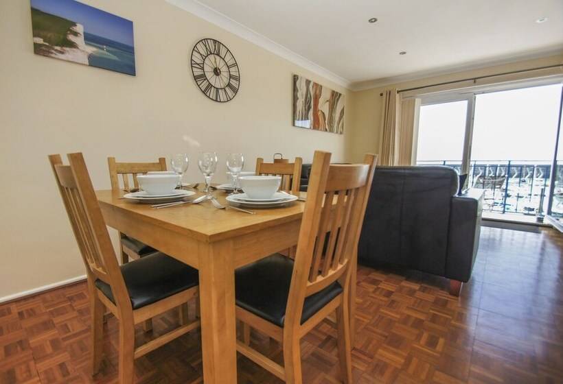 Britannia Harbour View Parking By Brighton Holiday Lets