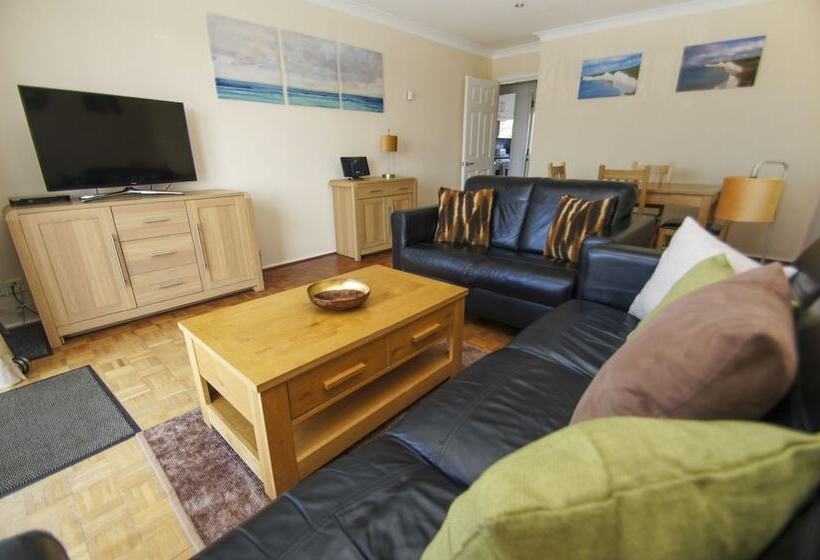 Britannia Harbour View Parking By Brighton Holiday Lets