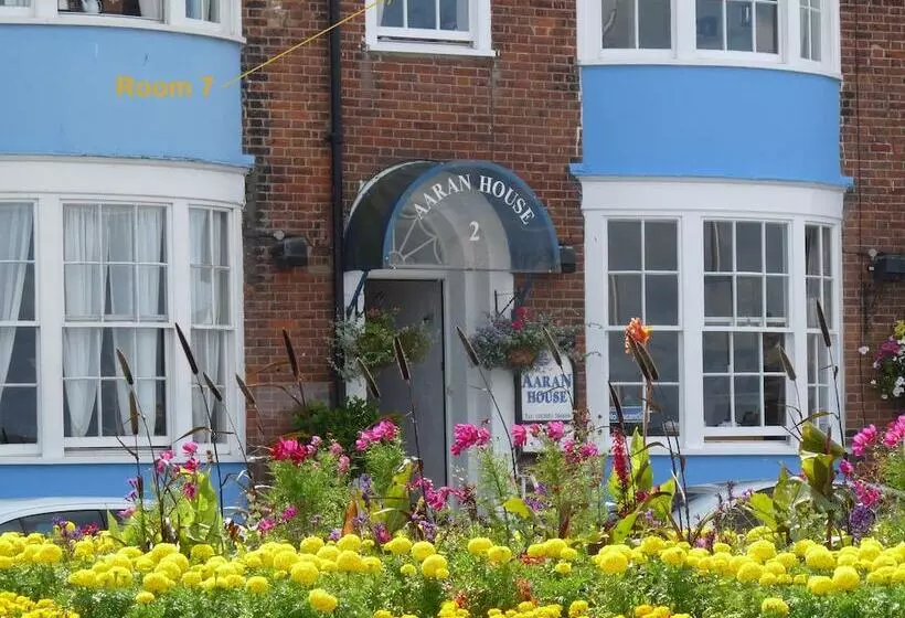 Hotelli Aaran Guesthouse