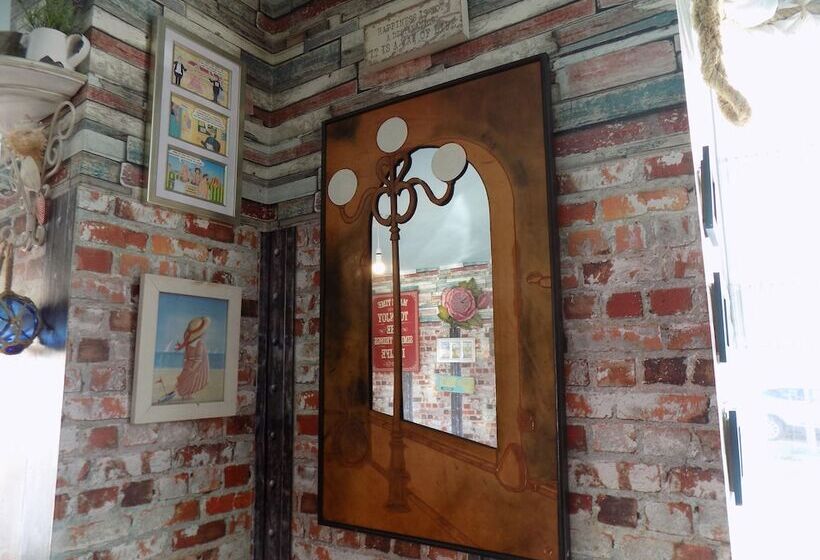 هتل Tracey S Driftwood