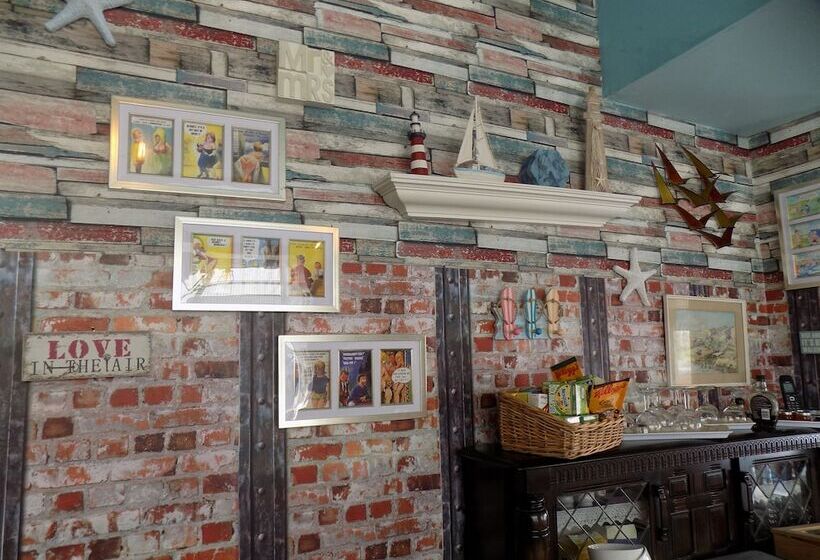 هتل Tracey S Driftwood