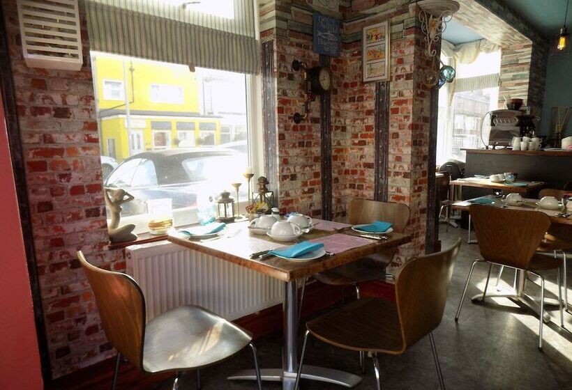 هتل Tracey S Driftwood