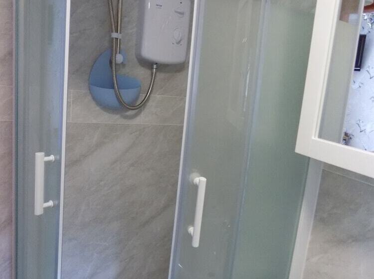 هتل Tracey S Driftwood