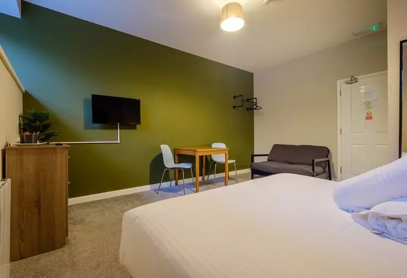 Hotelli Station Lodge   Free Off Site Health Club Access With Pool, Sauna, Steam Room & Gym