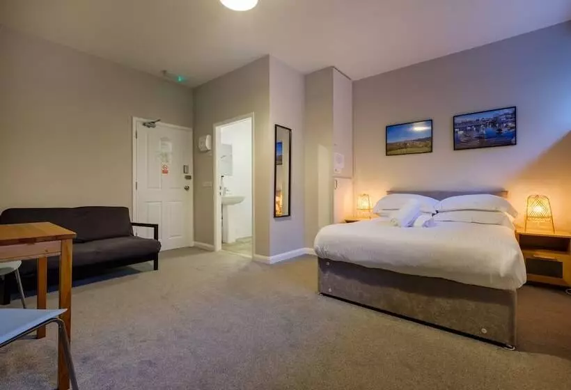 Hotelli Station Lodge   Free Off Site Health Club Access With Pool, Sauna, Steam Room & Gym