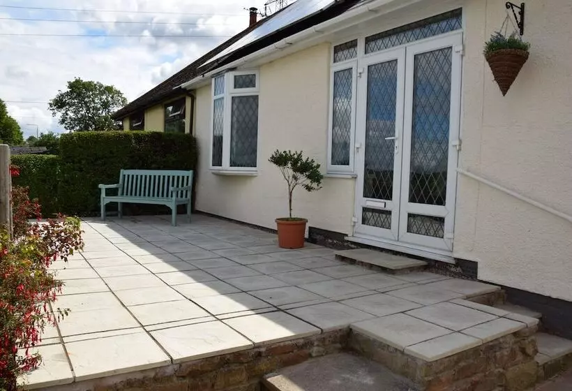 2 Bed Cottage   Sleeps4   Garden   Bbq