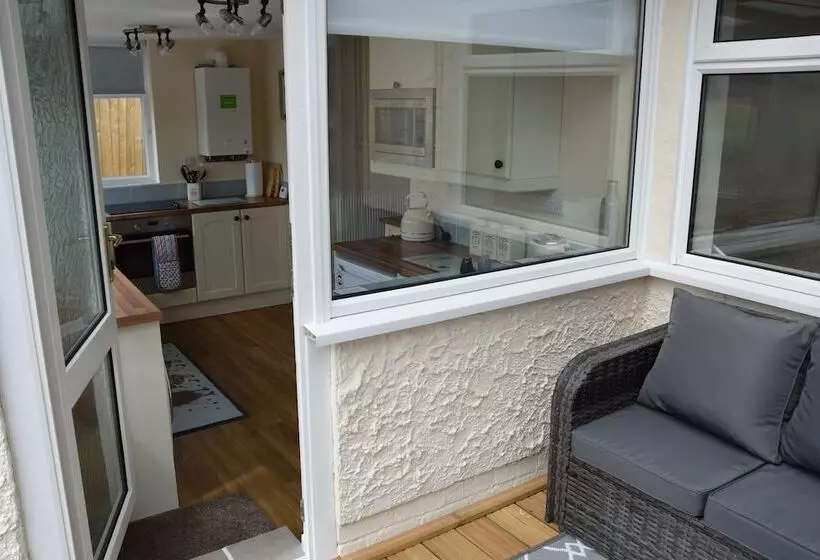 2 Bed Cottage   Sleeps4   Garden   Bbq