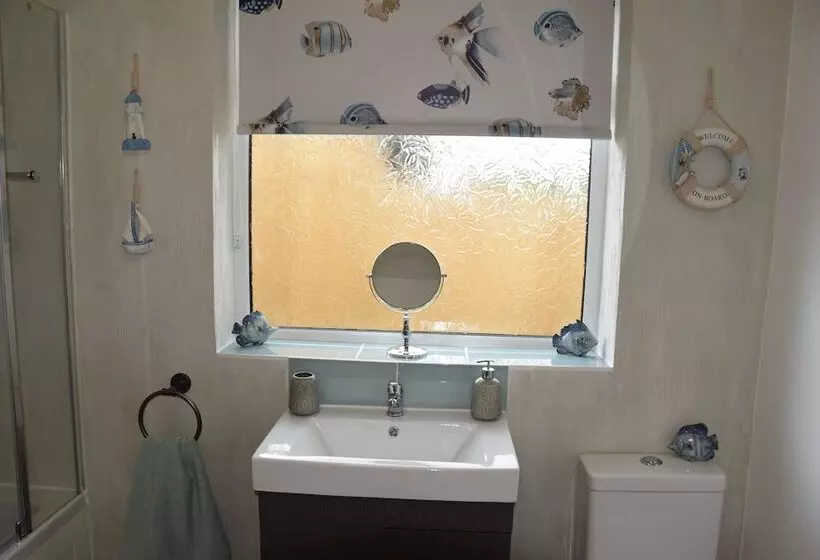 2 Bed Cottage   Sleeps4   Garden   Bbq