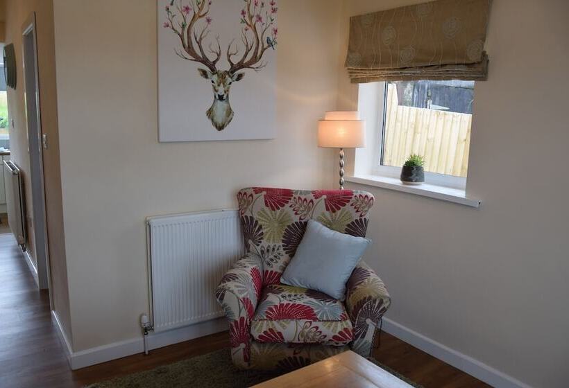 2 Bed Cottage Sleeps4 Garden Bbq