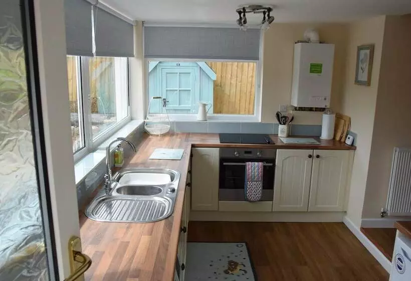 2 Bed Cottage   Sleeps4   Garden   Bbq