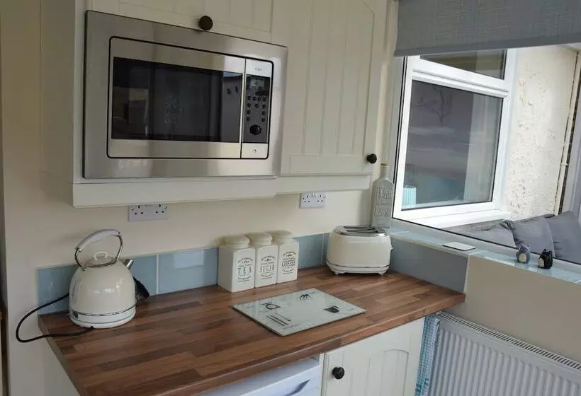 2 Bed Cottage   Sleeps4   Garden   Bbq