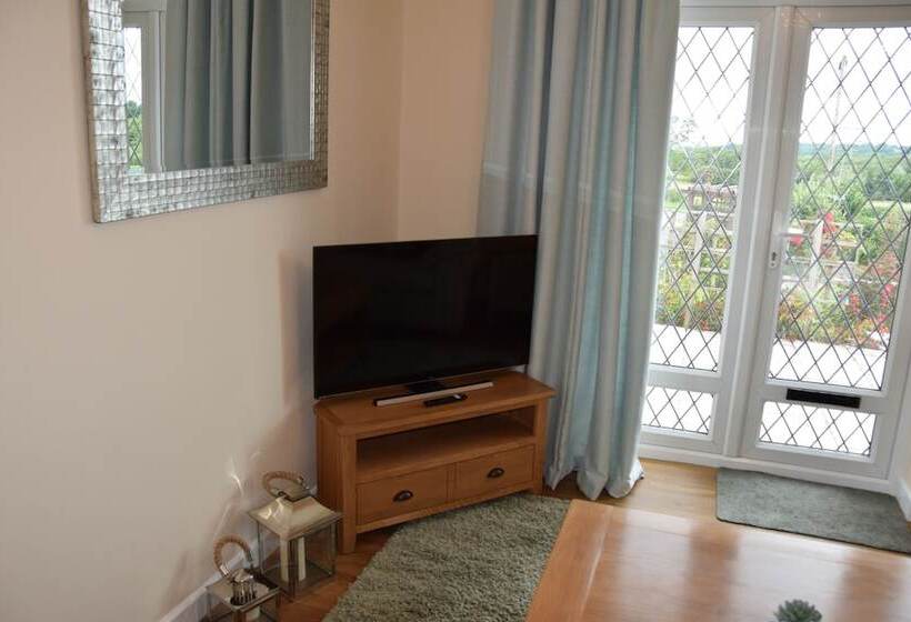 2 Bed Cottage Sleeps4 Garden Bbq