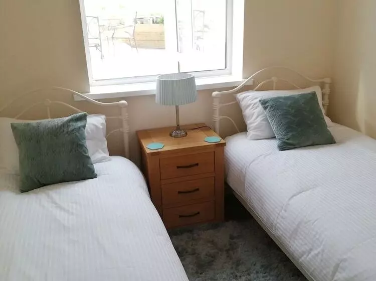 2 Bed Cottage   Sleeps4   Garden   Bbq