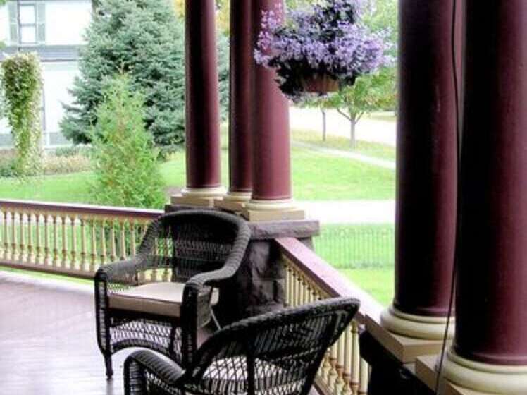 פנסיון 1897 Beekman House Bed And Breakfast