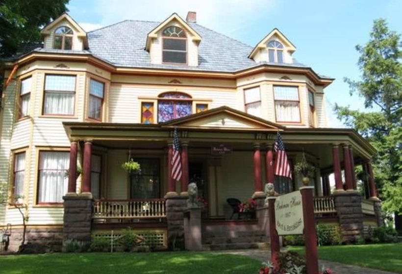 פנסיון 1897 Beekman House Bed And Breakfast