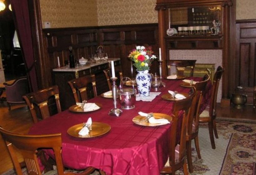 פנסיון 1897 Beekman House Bed And Breakfast