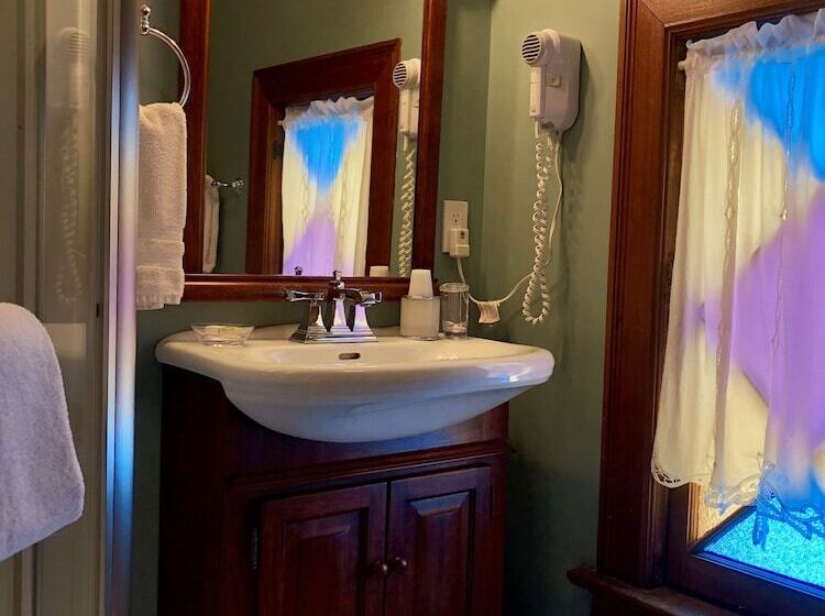 פנסיון 1897 Beekman House Bed And Breakfast