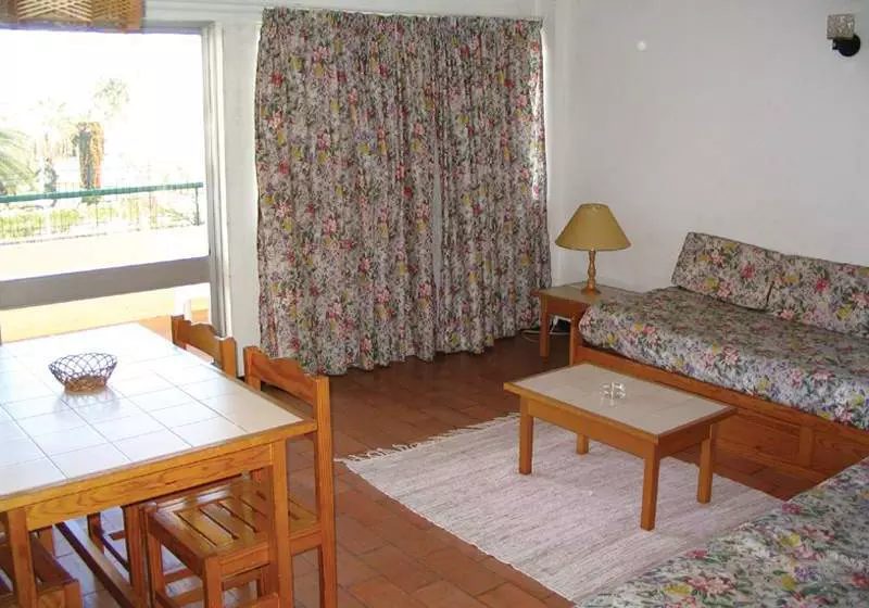 Apartamentos Oasis Village