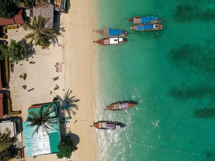 Отель Holiday Ao Nang Beach Resort, Krabi