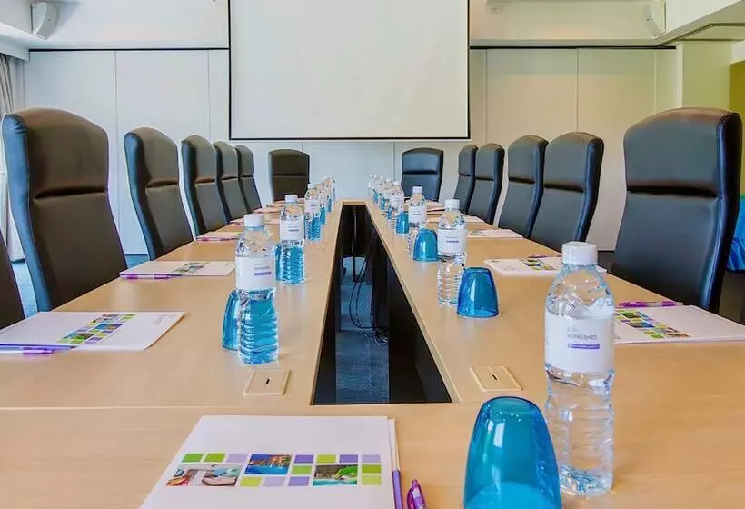 Отель Holiday Ao Nang Beach Resort, Krabi