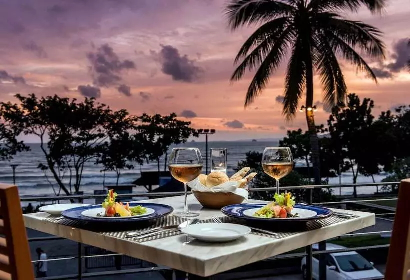 Отель Holiday Ao Nang Beach Resort, Krabi