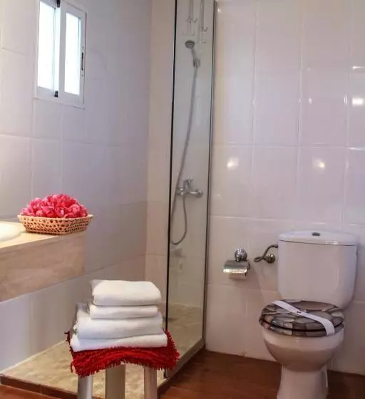 Отель Iris La Eliana