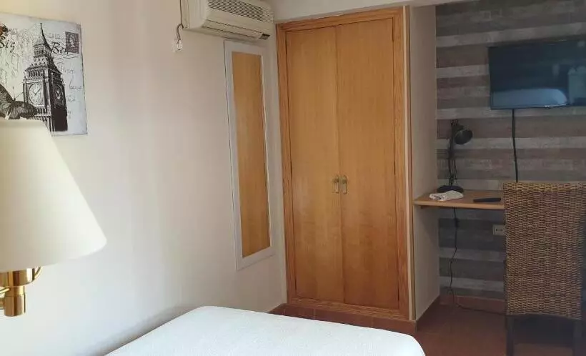 Отель Iris La Eliana