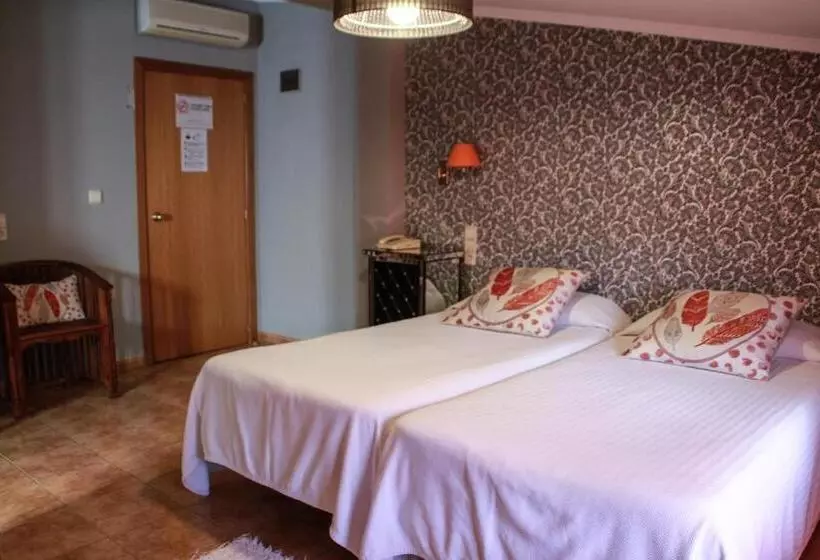 Отель Iris La Eliana