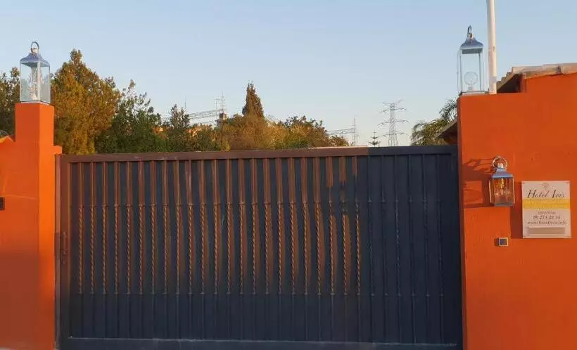 Отель Iris La Eliana