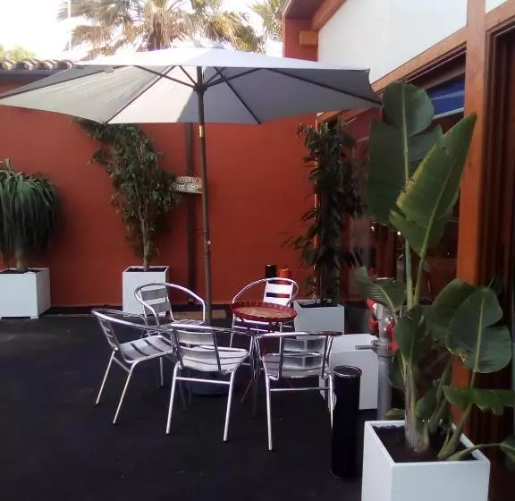 Отель Iris La Eliana