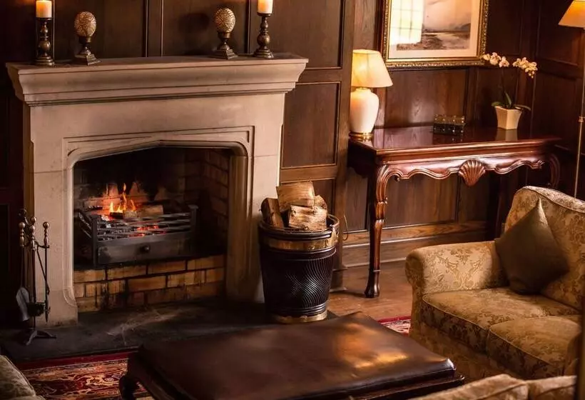 호텔 Lough Eske Castle