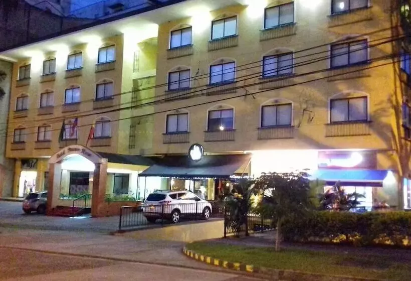 ホテル Pinares Plaza