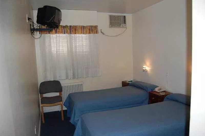 هتل Puerta Del Sol